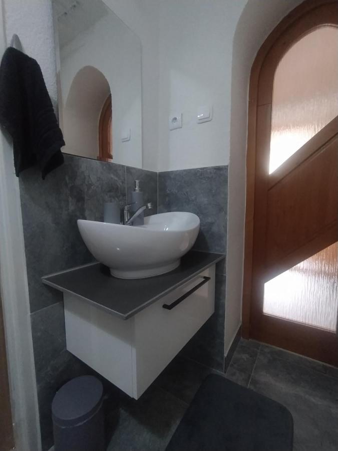 Huty Apartman Karin מראה חיצוני תמונה